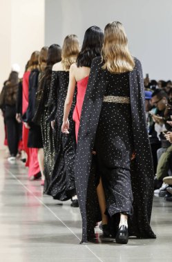 Pist modelleri yürümek