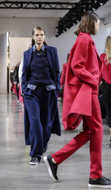 Pist modelleri yürümek