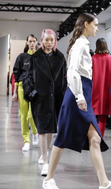 Pist modelleri yürümek