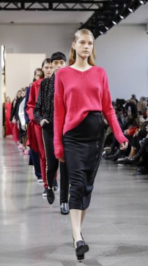 Pist modelleri yürümek