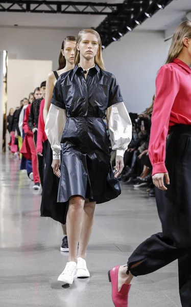 Pist modelleri yürümek