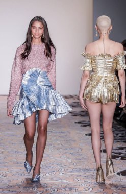 Pist modelleri yürümek