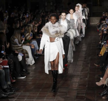 Pist modelleri yürümek