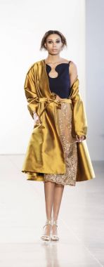 New York, Amerika Birleşik Devletleri - 14 Şubat 2018: Bir model yürür pist Leanne Marshall sonbahar/kış 2018 pist gösterisi sırasında bahar Studios, Manhattan, New York moda haftası için