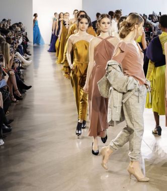 Pist modelleri yürümek 