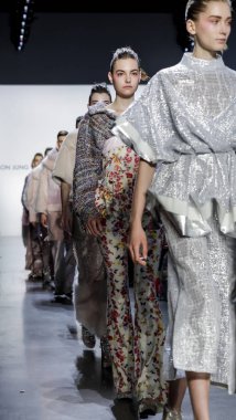 Pist modelleri yürümek 