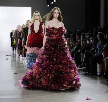 Pist modelleri yürümek