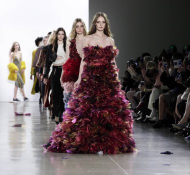 Pist modelleri yürümek