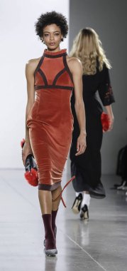 Pist modelleri yürümek