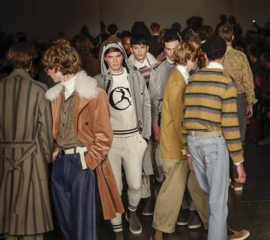 Pist modelleri yürümek