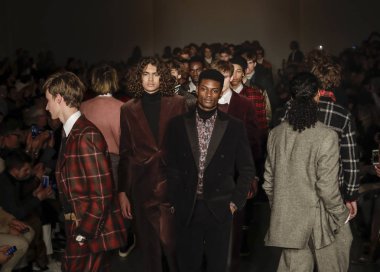 Pist modelleri yürümek