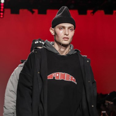 Pist modelleri yürümek