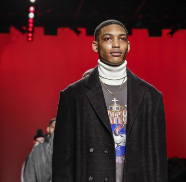 Pist modelleri yürümek