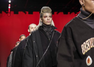 Pist modelleri yürümek