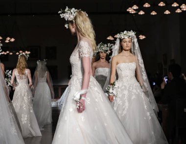 Pist modelleri yürümek