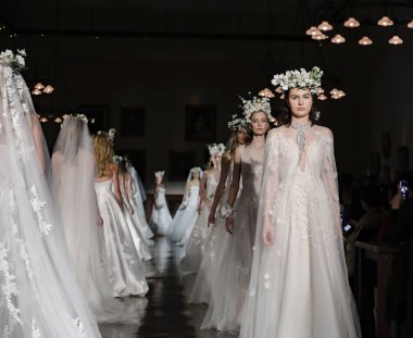 Pist modelleri yürümek