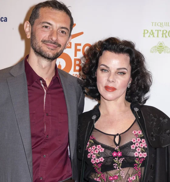 Gabriele Corcos y la actriz Debi Mazar — Foto de Stock