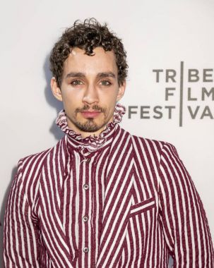 aktör Robert Sheehan