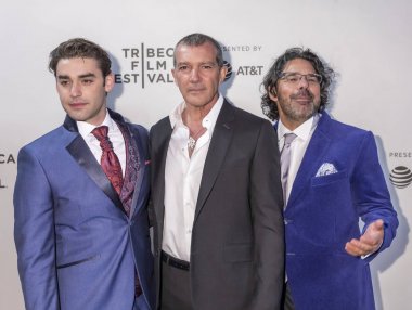 aktörler Alex zengin ve Antonio Banderas