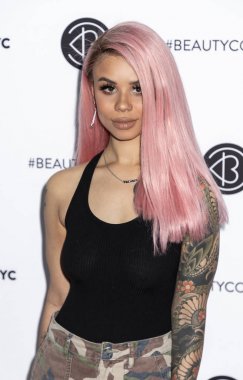 Snitchery Beautycon Festivali katılır