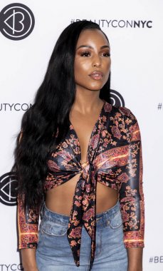 YouTuber Latoya Forever