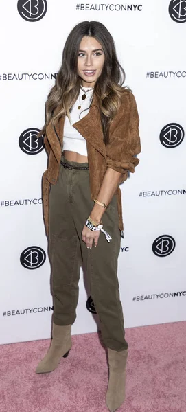 Ashley Brooke asiste al Festival Beautycon —  Fotos de Stock