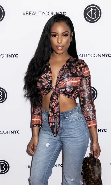 YouTuber Latoya Forever