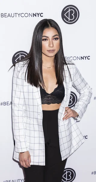 Jeanine Amapola navštěvuje Beautycon Festival — Stock fotografie