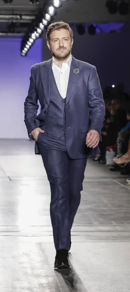 블루 재킷 패션쇼 2020 — 스톡 사진