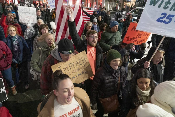 Nueva York Diciembre 2019 Pocos Cientos Personas Manifiestan Apoyo Destitución — Foto de Stock