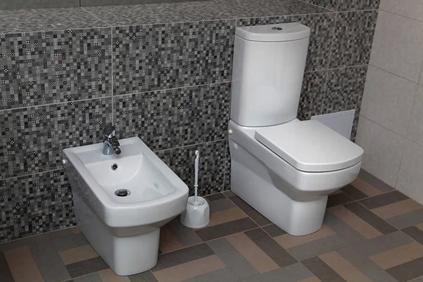 WC e bidet bianchi — Foto Stock