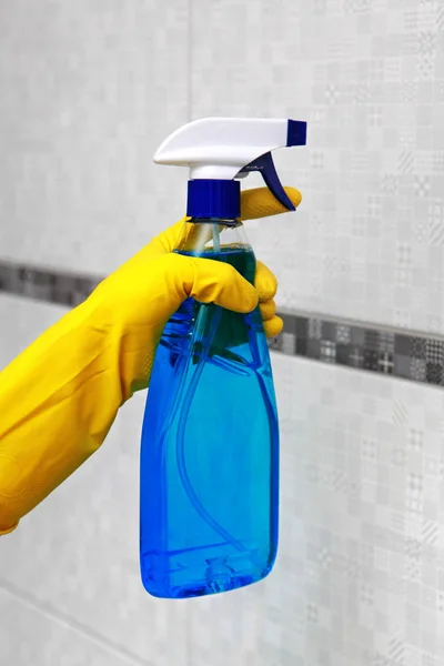 Spray para limpeza na mão — Fotografia de Stock
