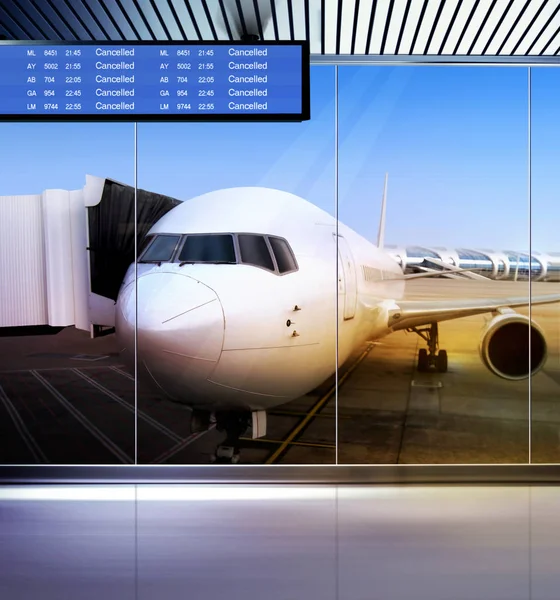 Airplane stays at airport — Stock Photo, Image