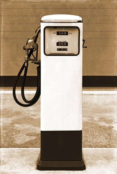 Винтажный бензиновый насос — стоковое фото