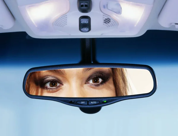 Driver looks to rear view mirror — Stock Photo, Image