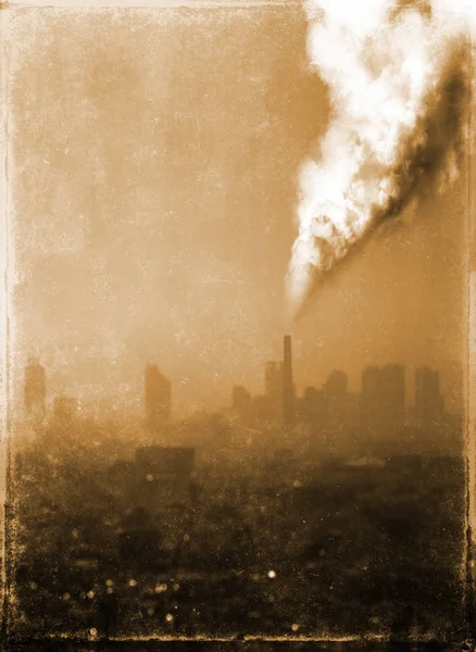 오래 된 공장에서 공기 오염 — 스톡 사진