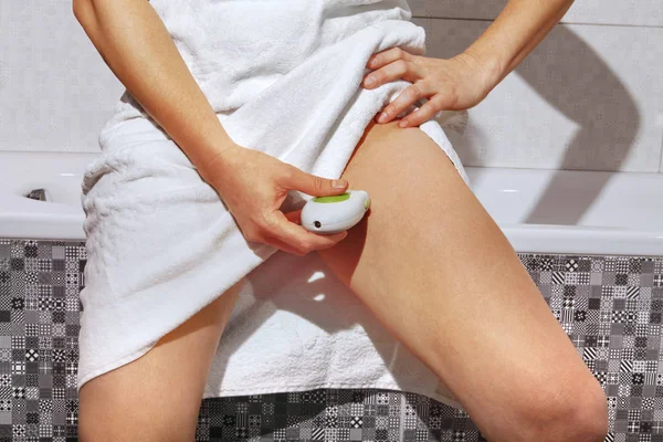 Benen scheert door epilator — Stockfoto