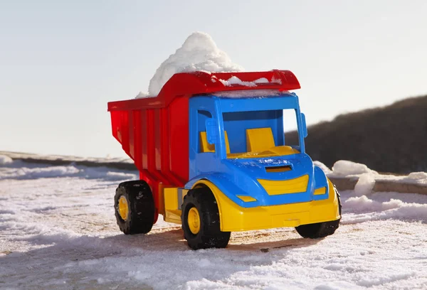 Speelgoed als sneeuw verwijdering machine — Stockfoto