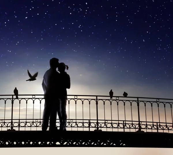 Пара закоханих має романтичне побачення Ліцензійні Стокові Фото