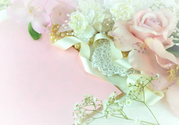 Düğün gül ve inciler