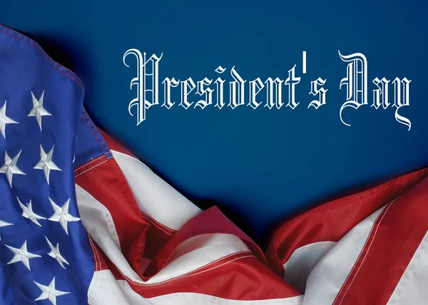 A United States of America flag draped as a border with a blue background and a message for Presidents Day in February — Stock Photo, Image