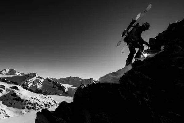 알프스 산맥에서의 겨울 등산 스톡 사진