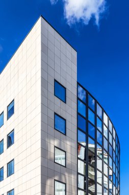 Mavi modern bina Avrupa Konseyi.