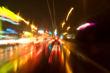 Renkli ışıklar içinde belgili tanımlık karanlık ile soyut Rating