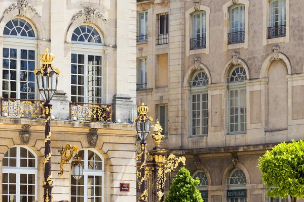 Bâtiments sur la place Stanislas à Nancy la ville dorée — Photo