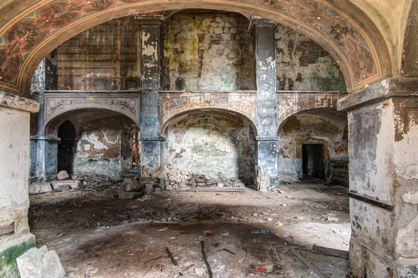 Interior de la iglesia abandonada de Todos los Santos —  Fotos de Stock