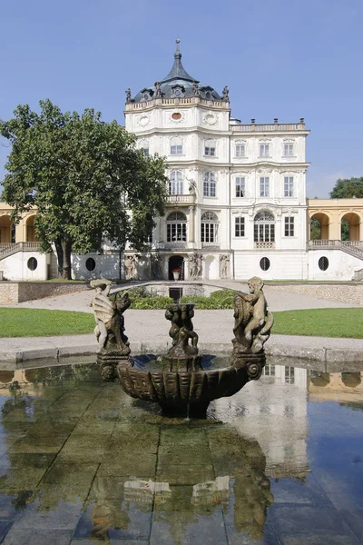 Castillo barroco famoso - Ploskovice — Foto de Stock