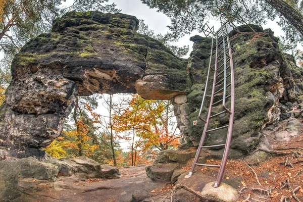 Little Pravcice Gate - знаменитая арка из песчаника — стоковое фото