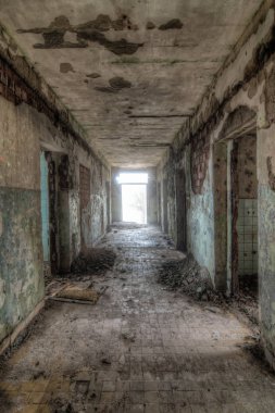 Uyarı - sıva düşüyor