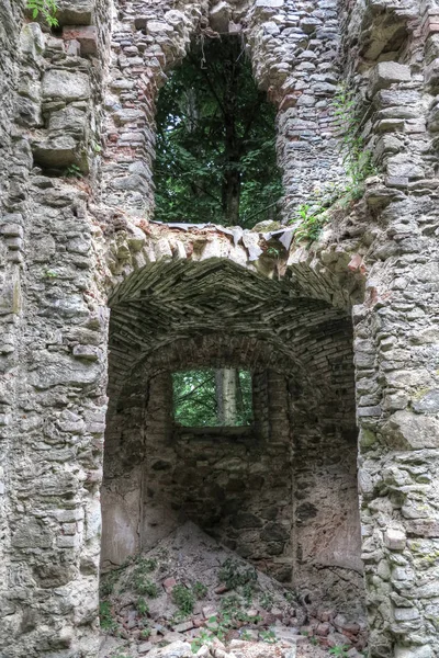 Ruïnes van de middeleeuwse kerk - detail — Stockfoto